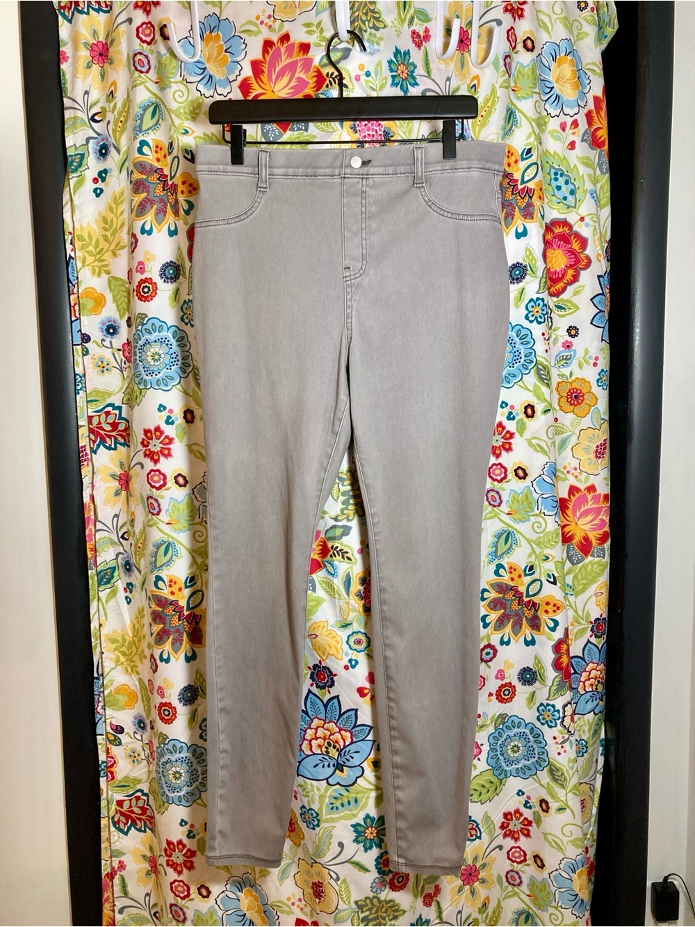 Women’s Slim Stretch Jean Leggings in Light Gray Size L (12-14)